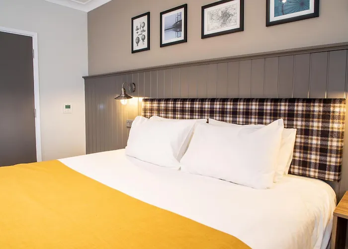 Almondsbury Inn & Lounge